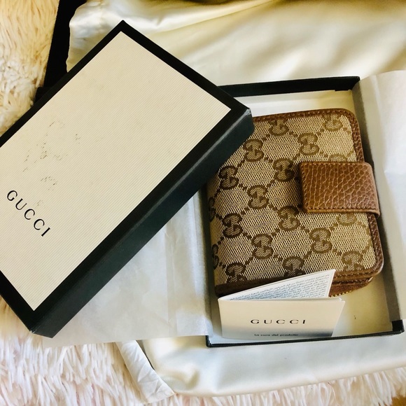 Gucci Handbags - Authentic GG Gucci wallet